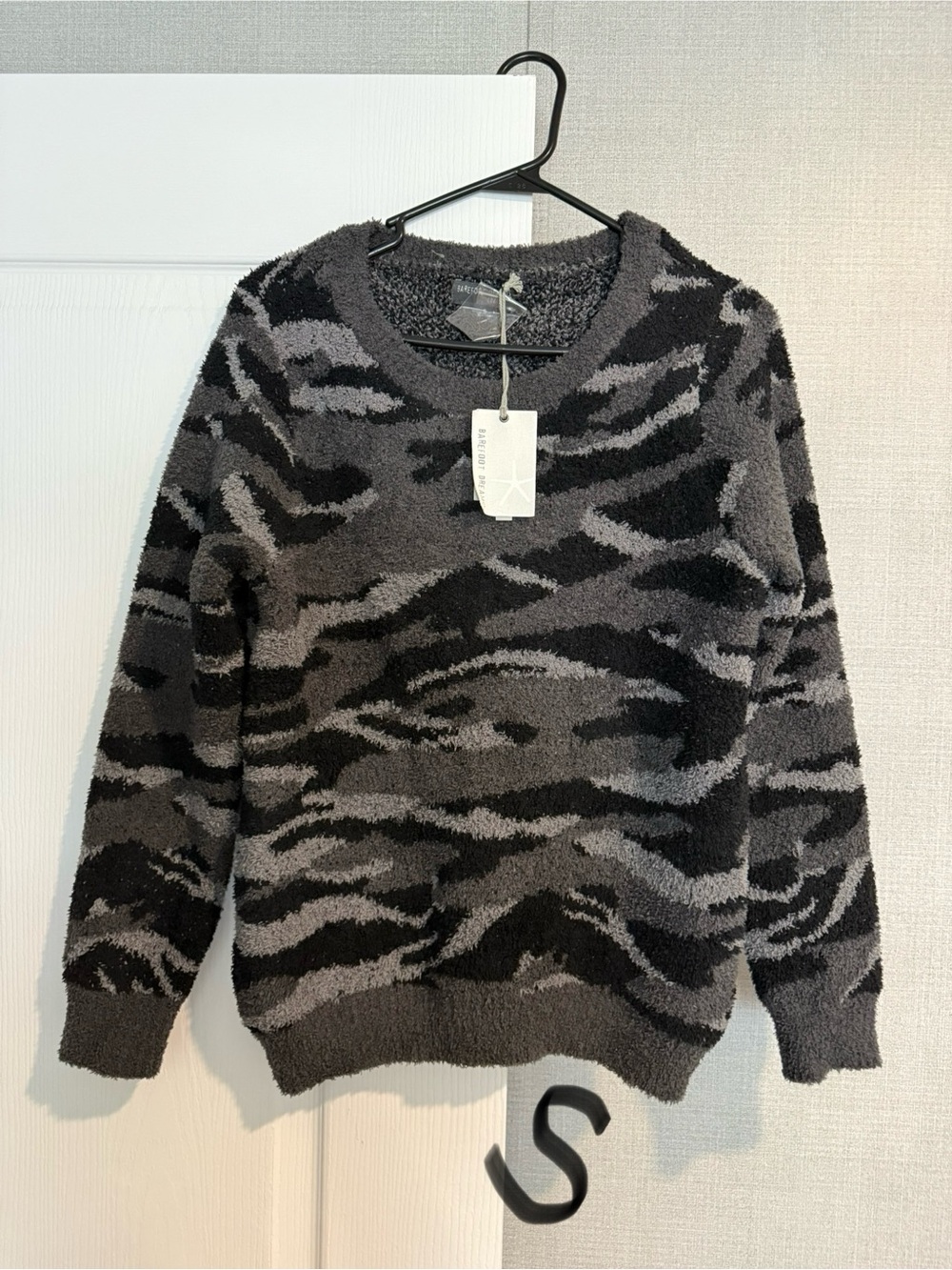 Barefoot Dreams Women's Gray and Black Camo Plush Crewneck Sweater